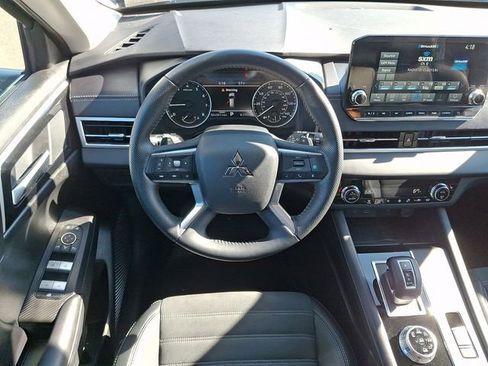 Used 2024 Mitsubishi Outlander SE AWD/4WD image 11