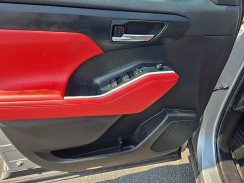 Used 2022 Toyota Highlander XSE image 9