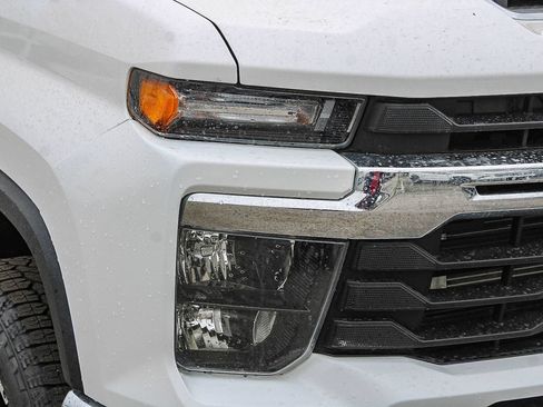 Used 2025 Chevrolet Silverado 2500 LT AWD/4WD image 4