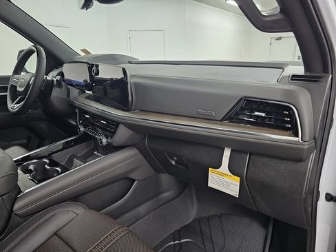 New 2026 Chevrolet Tahoe High Country AWD/4WD image 13