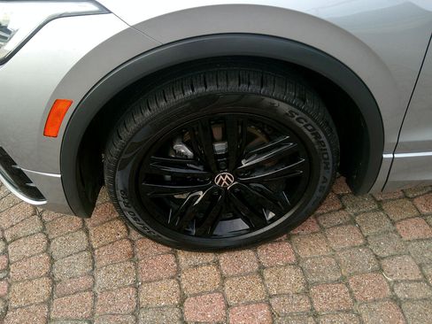 Used 2022 Volkswagen Tiguan SE R-Line image 7