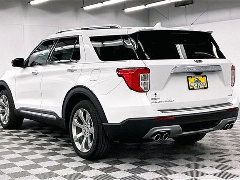 Used 2020 Ford Explorer Platinum w/ Premium Technology Package image 2