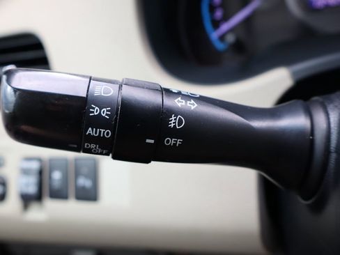 Used 2012 Toyota Sienna XLE image 32