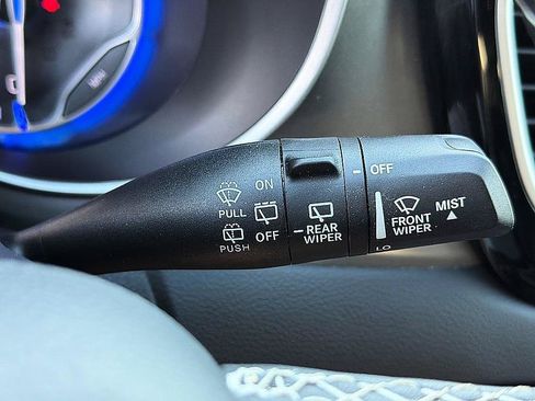 Used 2023 Chrysler Pacifica Touring-L FWD image 18