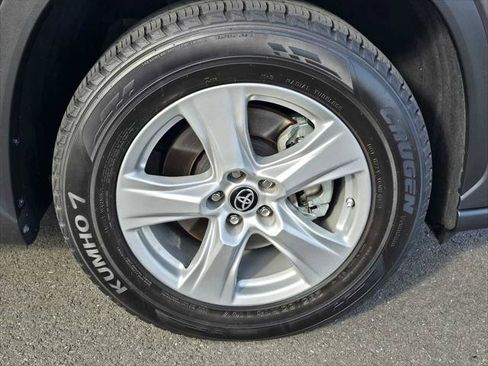 Used 2023 Toyota Highlander LE FWD image 10