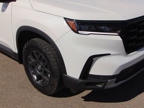 Certified 2025 Honda Pilot TrailSport image 2