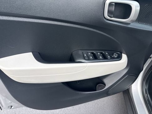 Certified 2023 Hyundai Venue SEL FWD image 9