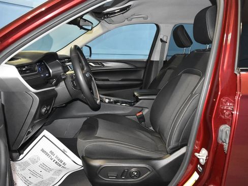 Used 2023 Jeep Grand Cherokee L Laredo image 6