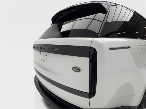 Used 2023 Land Rover Range Rover Long Wheelbase SE image 7