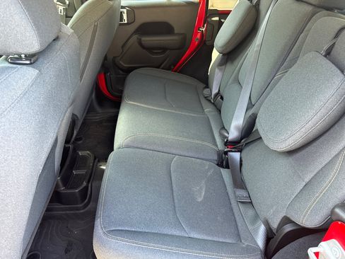 Used 2025 Jeep Wrangler Willys AWD/4WD image 21
