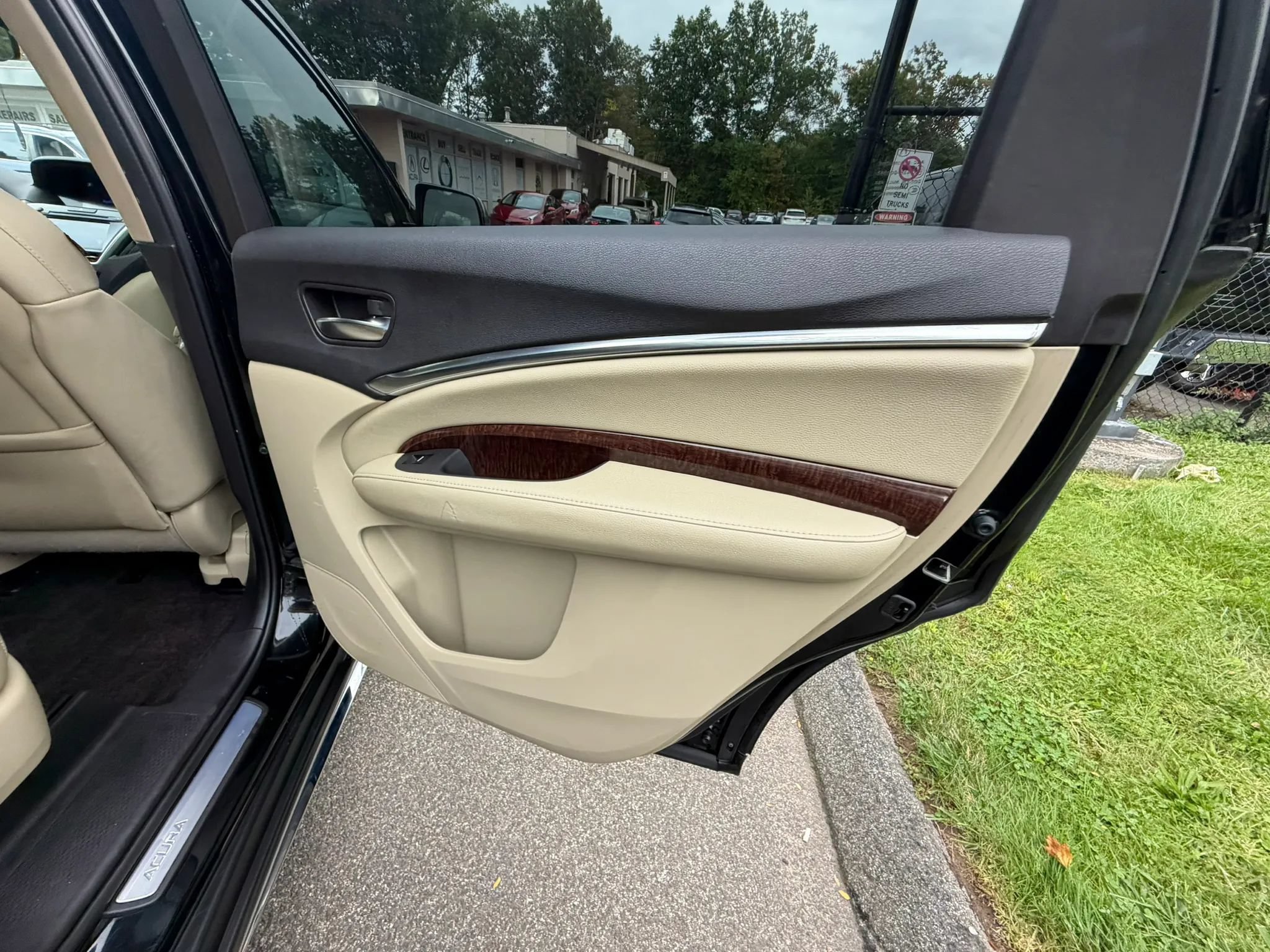 Used 2017 Acura MDX SH-AWD image 17