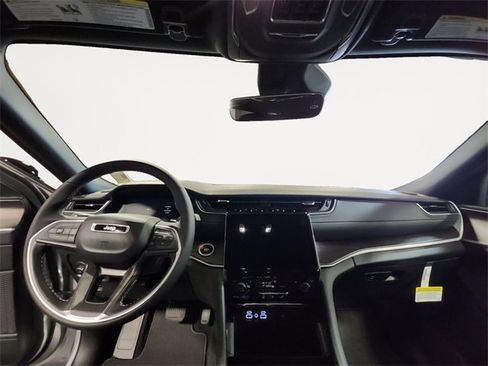 New 2025 Jeep Grand Cherokee Limited image 10