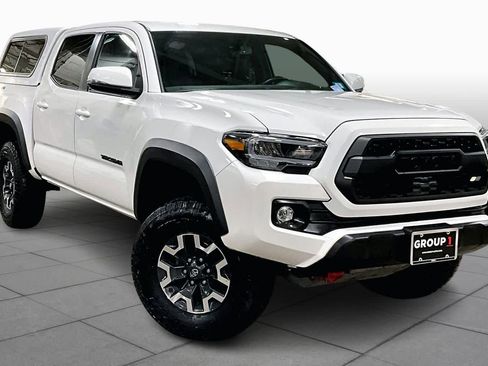 Used 2023 Toyota Tacoma TRD Off-Road image 2