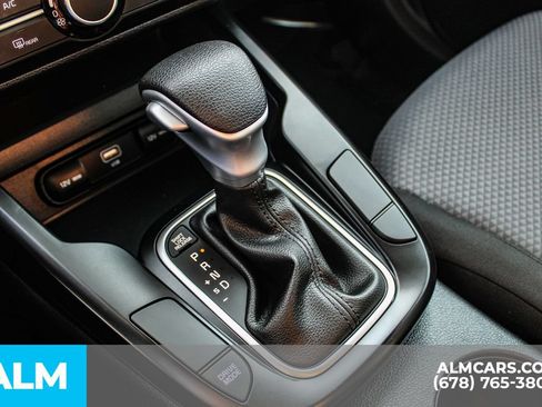 Used 2025 Kia Soul LX w/ LX Technology Package FWD image 34
