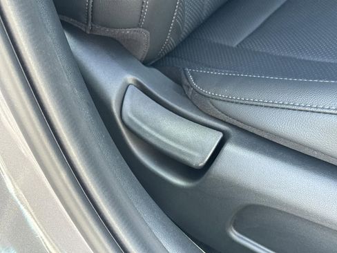 New 2025 Hyundai Elantra Limited image 38