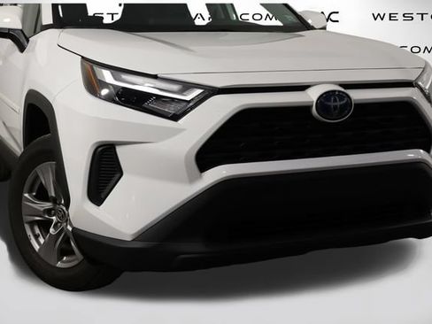 Used 2024 Toyota RAV4 LE AWD/4WD image 42