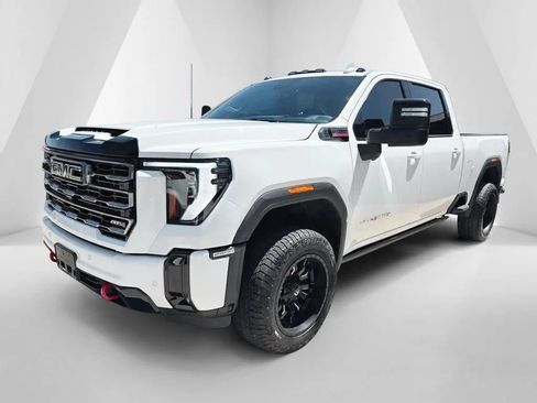 Used 2025 GMC Sierra 2500 AT4 w/ AT4 Premium Plus Package AWD/4WD image 3