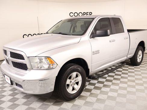 Used 2018 RAM 1500 Classic SLT image 9