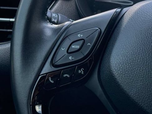 Used 2020 Toyota C-HR Limited FWD image 12