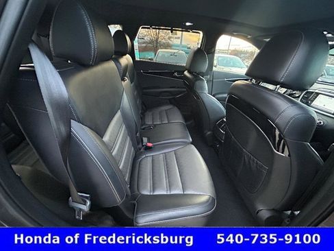 Used 2019 Kia Sorento SX image 31