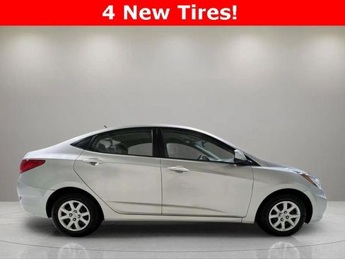 Used 2013 Hyundai Accent GLS image 2