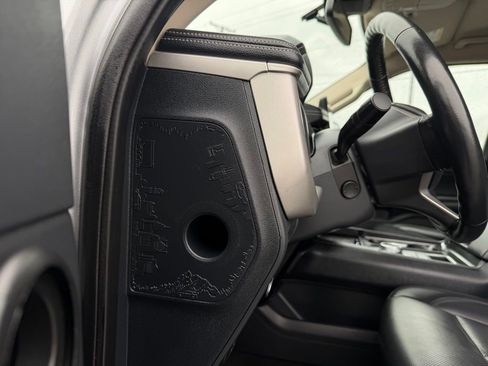 Used 2024 Ford Expedition XLT RWD image 14