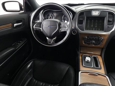 Used 2016 Chrysler 300 C Platinum w/ Safetytec Plus Group image 16