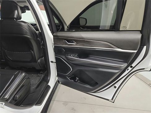 Used 2021 Jeep Grand Cherokee L Limited image 37