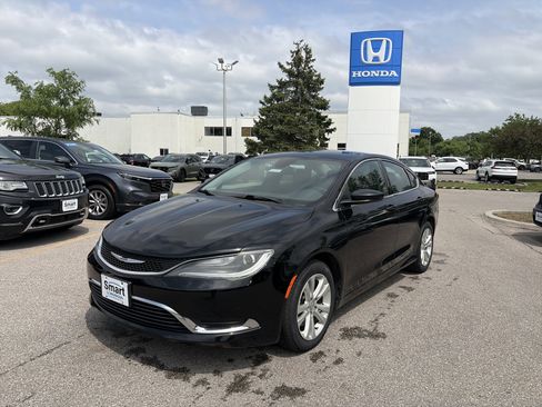 Used 2015 Chrysler 200 Limited w/ Convenience Group FWD image 1