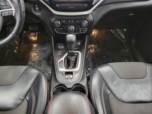 Used 2015 Jeep Cherokee Trailhawk w/ Comfort/Convenience Group image 15