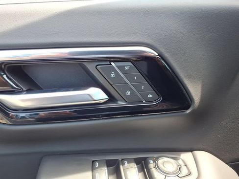 Used 2025 Chevrolet Tahoe Premier AWD/4WD image 18