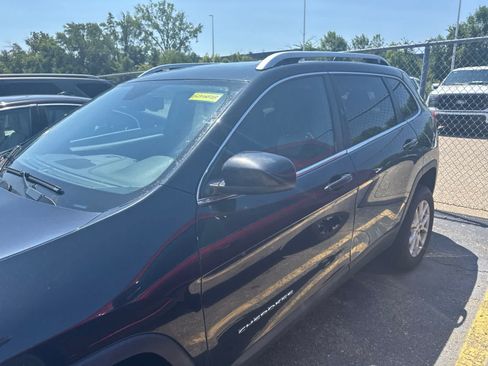 Used 2014 Jeep Cherokee Latitude w/ Comfort/Convenience Group AWD/4WD image 13