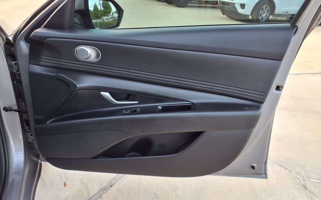 Used 2023 Hyundai Elantra SEL w/ Convenience Package FWD image 16