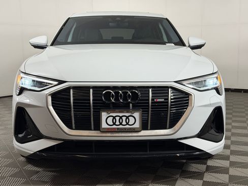 Used 2022 Audi e-tron Premium Plus w/ Premium Plus Package image 6