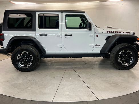 Used 2025 Jeep Wrangler Unlimited Rubicon AWD/4WD image 6