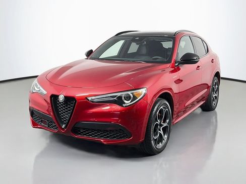 Used 2023 Alfa Romeo Stelvio Veloce AWD/4WD image 3