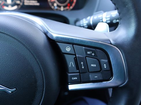 Used 2020 Jaguar F-PACE R-Sport image 32