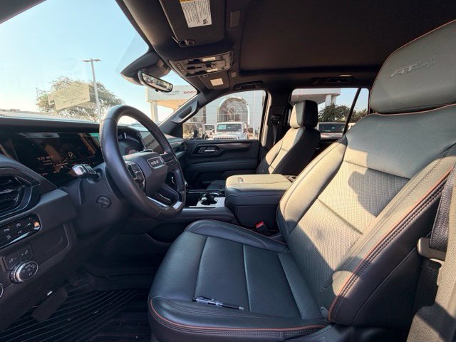 Used 2025 GMC Yukon AT4 w/ AT4 Premium Package AWD/4WD image 7