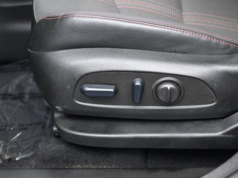 Used 2023 Chevrolet Equinox RS FWD image 12