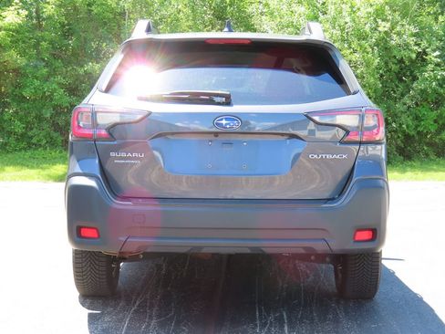 Used 2024 Subaru Outback Premium AWD/4WD image 5