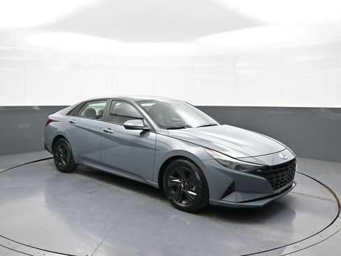 Certified 2022 Hyundai Elantra SEL w/ Cargo Package image 4