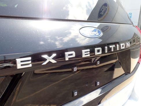 Used 2025 Ford Expedition Active AWD/4WD image 4