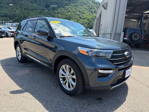 Used 2024 Ford Explorer XLT w/ Equipment Group 202A AWD/4WD image 3