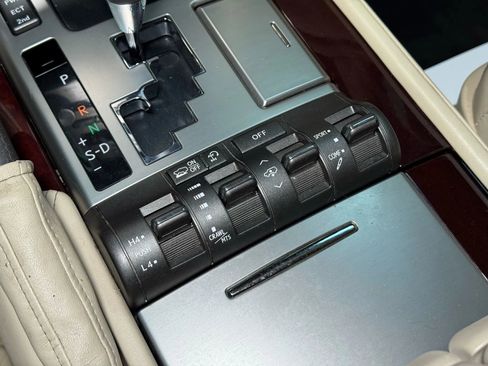 Used 2013 Lexus LX 570 4WD image 52