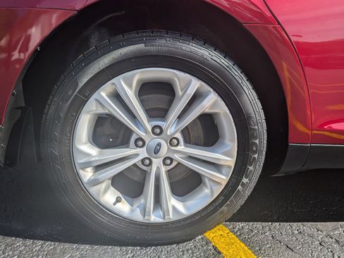 Used 2018 Ford Taurus SEL w/ Equipment Group 201A image 9