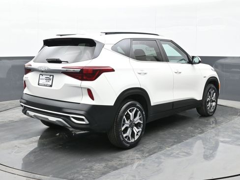 Used 2022 Kia Seltos EX image 8