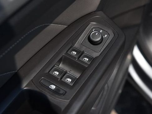 Certified 2023 Volkswagen Atlas SE FWD image 8