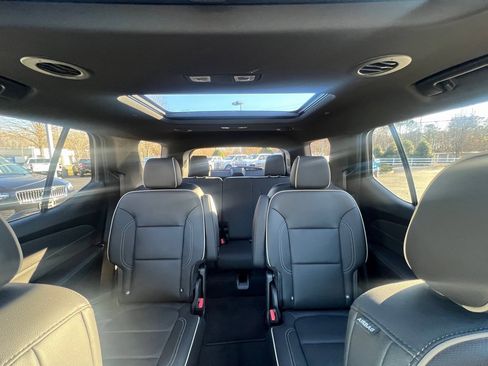 Used 2022 Chevrolet Traverse Premier w/ Redline Edition image 19