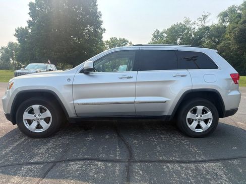 Used 2011 Jeep Grand Cherokee Laredo AWD/4WD image 4