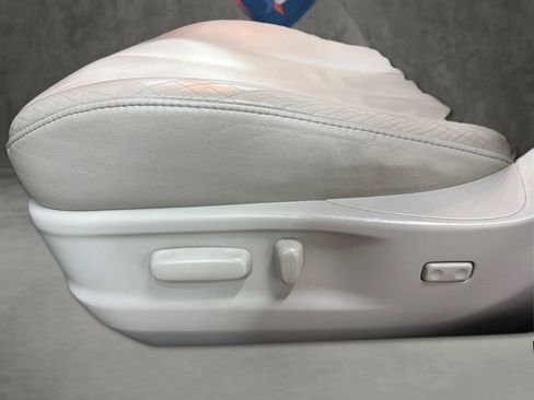 Used 2012 Toyota Venza XLE w/ XLE Premium Pkg image 42